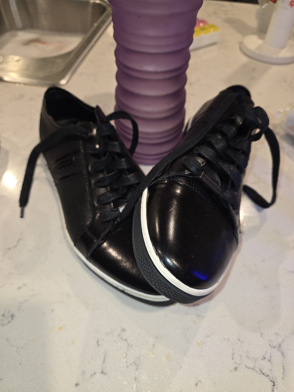 Kenneth Cole Black Low-Top Lace-Up Sneakers with White Trim